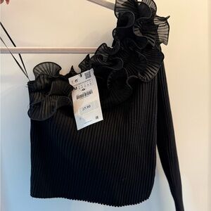 NWT ZARA Black Ruffled One-Shoulder Top